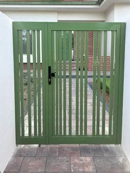 Poarta pietonala verde reseda design vertical